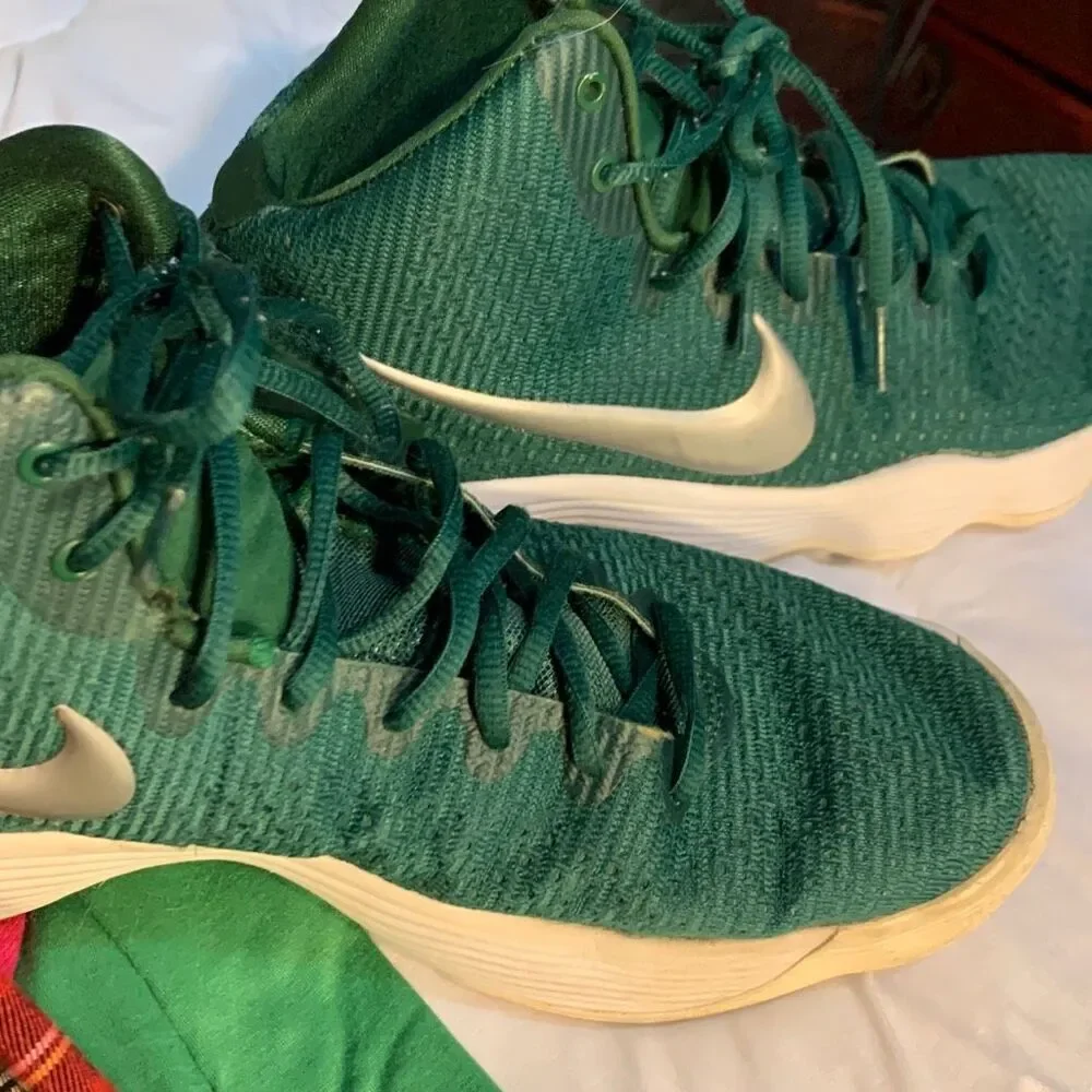 Nike Green Low tops. Size 9.